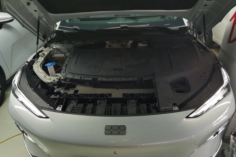 Used Geely Galaxy E8 2024 665 km Range Rear-Drive Starship Long-Range Version Engine Bay