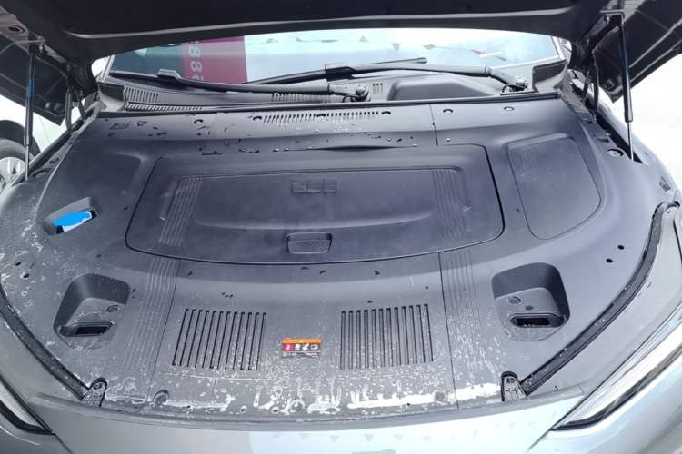 Used Geely Galaxy E8 2024 550 km Range Rear-Drive Dragon Edition Engine Bay