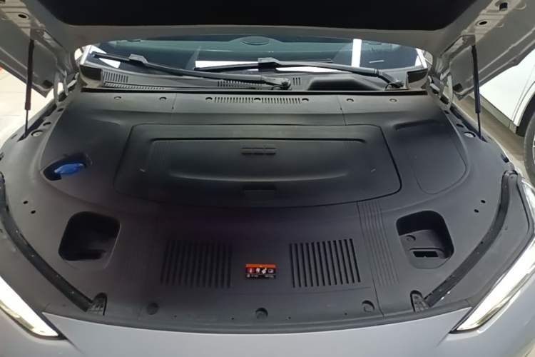 Used Geely Galaxy E8 2024 550 km Range Rear-Drive Dragon Edition Engine Bay