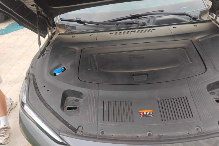 Used Geely Galaxy E8 2024 550 km Range Rear-Wheel-Drive PRO Engine Bay Right