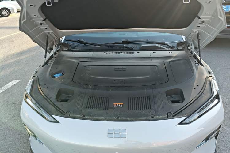 Used Geely Galaxy E8 2024 665 km Range Rear-Drive Starship Long-Range Version Engine Bay
