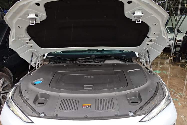 Used Geely Galaxy E8 2024 665 km Range Rear-Drive Starship Long-Range Version Engine Bay