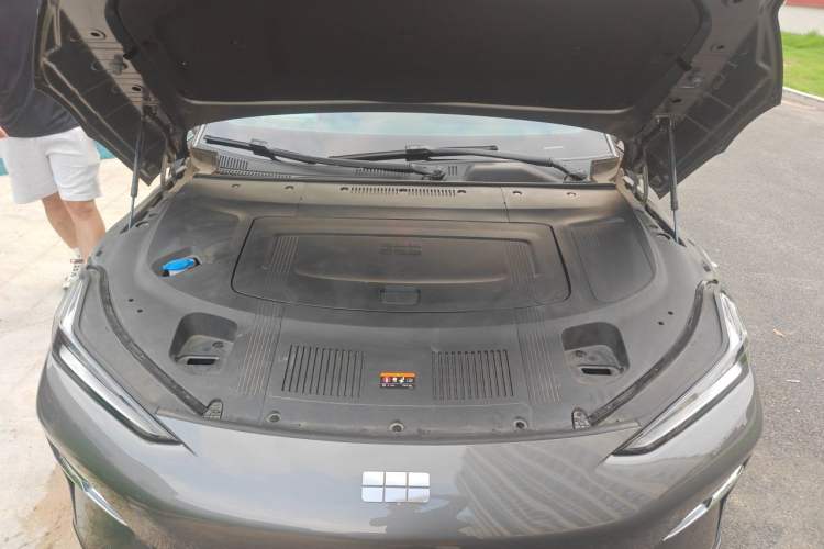 Used Geely Galaxy E8 2024 550 km Range Rear-Wheel-Drive PRO Engine Bay