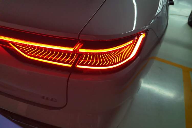 Used Geely Galaxy E8 2024 665 km Range Rear-Drive Starship Long-Range Version Exterior 1