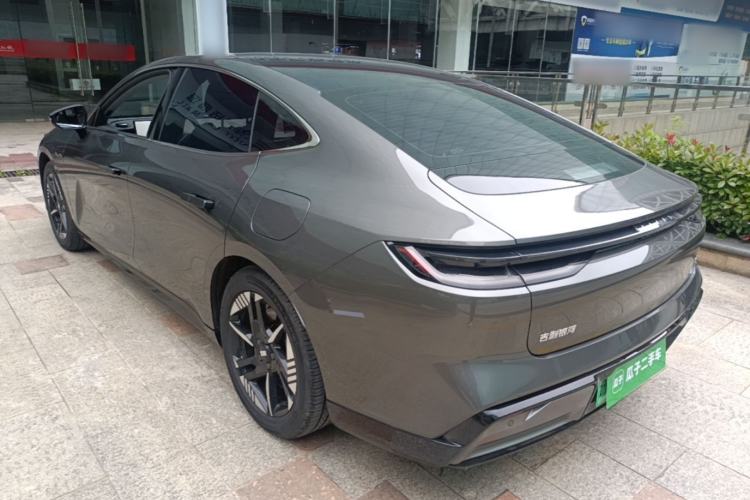 Used Geely Galaxy E8 2024 550 km Range Rear-Wheel-Drive PRO Exterior 2