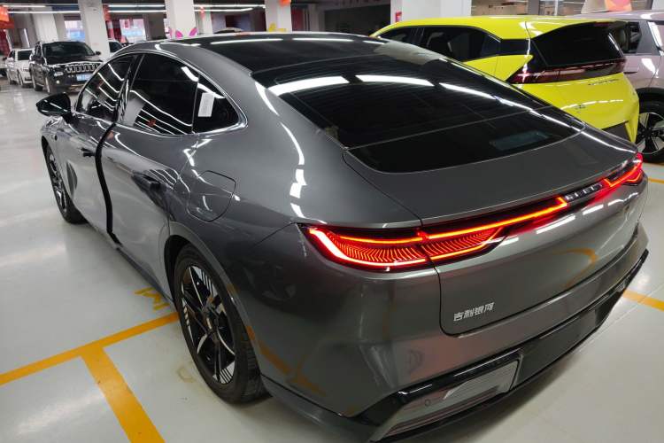 Used Geely Galaxy E8 2024 550 km Range Rear-Drive Dragon Edition Exterior 2