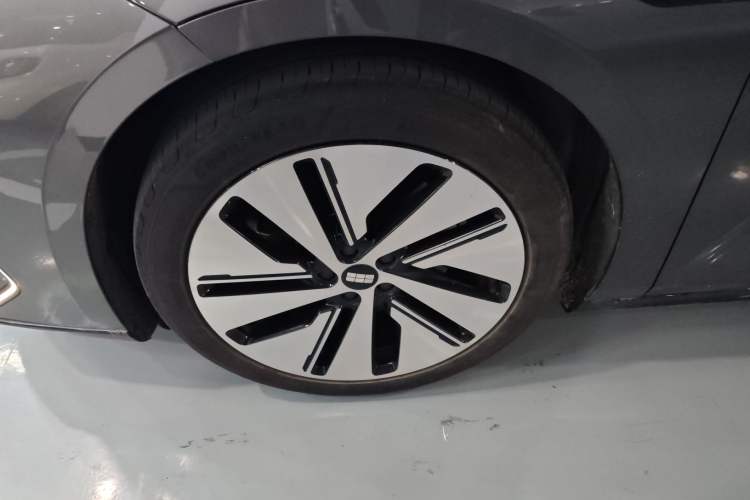 Used Geely Galaxy E8 2024 550 km Range Rear-Drive MAX Exterior 4