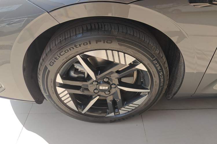Used Geely Galaxy E8 2024 550 km Range Rear-Wheel-Drive PRO Exterior 4
