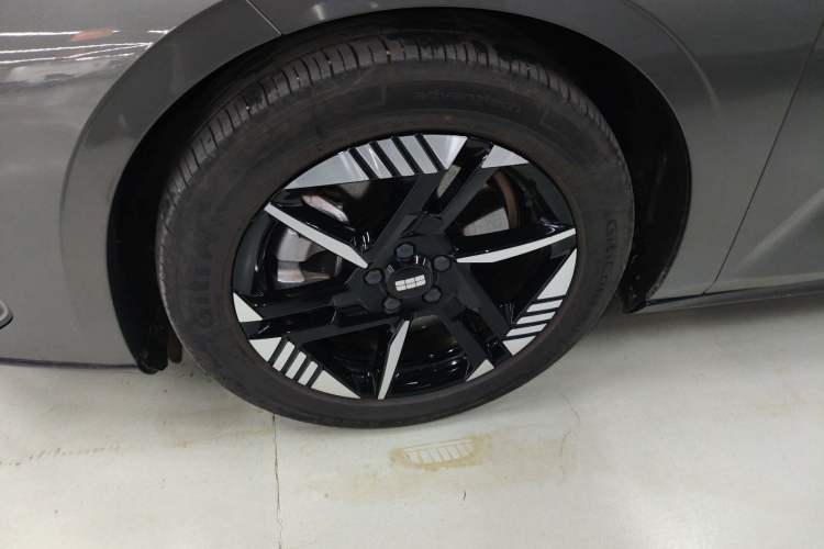 Used Geely Galaxy E8 2024 550 km Range Rear-Drive Dragon Edition Exterior 4