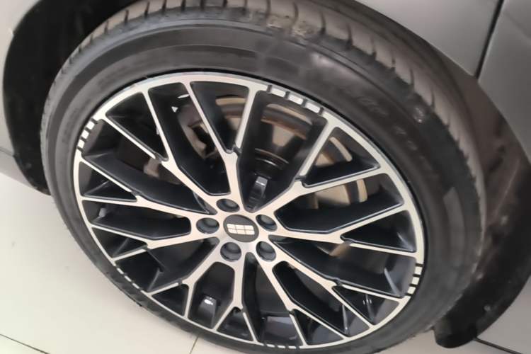 Used Geely Galaxy E8 2024 620 km All-Wheel-Drive Dragon Edition Exterior 5