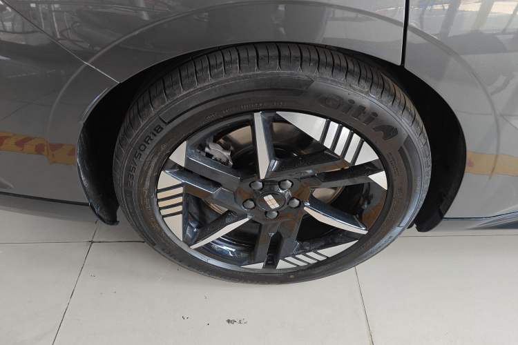 Used Geely Galaxy E8 2024 550 km Range Rear-Wheel-Drive PRO Exterior 5