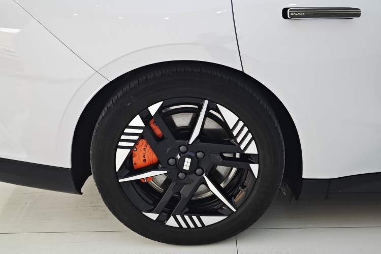Used Geely Galaxy E8 2024 550 km Range Rear-Wheel-Drive PRO Exterior 7