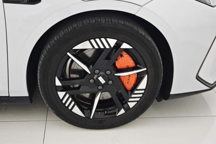 Used Geely Galaxy E8 2024 550 km Range Rear-Wheel-Drive PRO Exterior 8