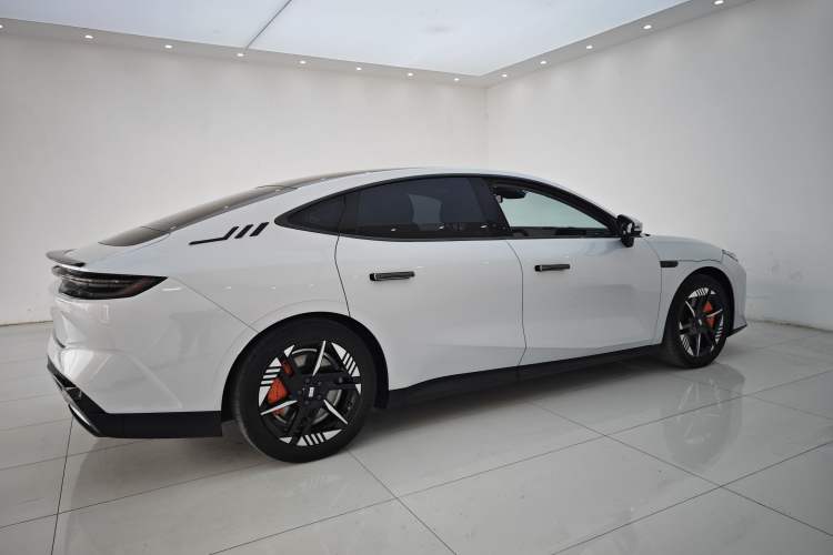 Used Geely Galaxy E8 2024 550 km Range Rear-Wheel-Drive PRO Exterior 9