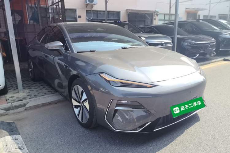 Used Geely Galaxy E8 2024 665 km Range Rear-Drive Starship Long-Range Version Front Right 45 Deg