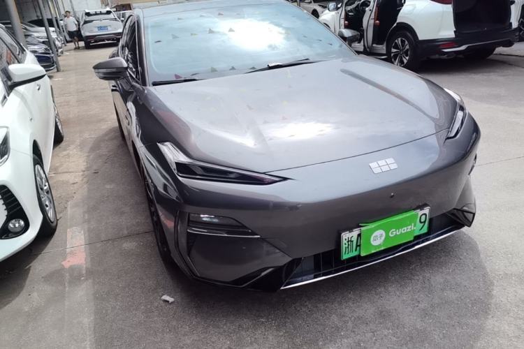 Used Geely Galaxy E8 2024 550 km Range Rear-Drive Dragon Edition Front Right 45 Deg