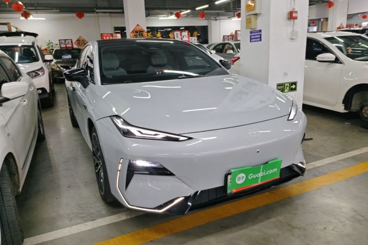 Used Geely Galaxy E8 2024 620 km All-Wheel-Drive Starship Performance Edition Front Right 45 Deg