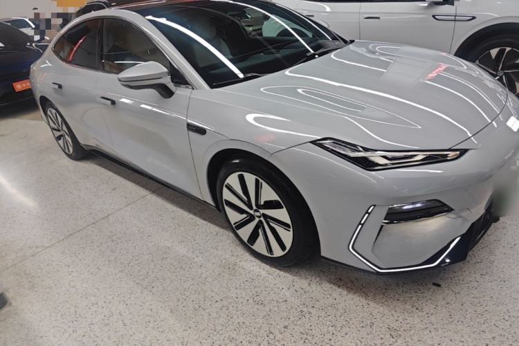 Used Geely Galaxy E8 2024 665 km Range Rear-Drive Starship Long-Range Version Front Right 45 Deg