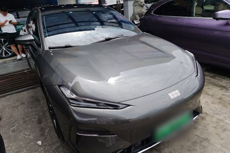 Used Geely Galaxy E8 2024 550 km Range Rear-Drive Dragon Edition Front Right 45 Deg