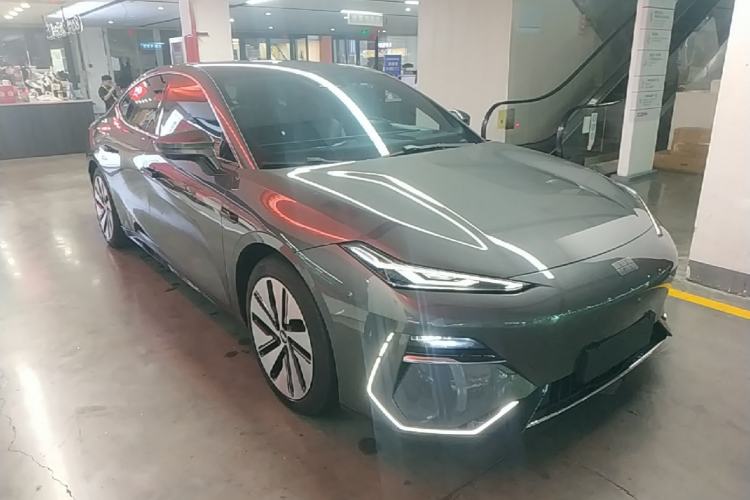 Used Geely Galaxy E8 2024 665 km Range Rear-Drive Starship Long-Range Version Front Right 45 Deg