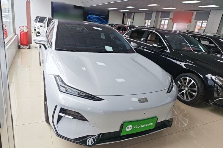 Used Geely Galaxy E8 2024 550 km Range Rear-Wheel-Drive PRO Front Right 45 Deg