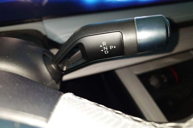 Used Geely Galaxy E8 2024 550 km Range Rear-Drive MAX Gear Lever