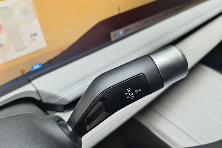 Used Geely Galaxy E8 2024 550 km Range Rear-Drive MAX Gear Lever