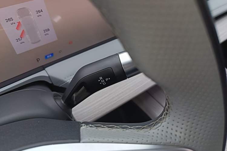 Used Geely Galaxy E8 2024 665 km Range Rear-Drive Starship Long-Range Version Gear Lever