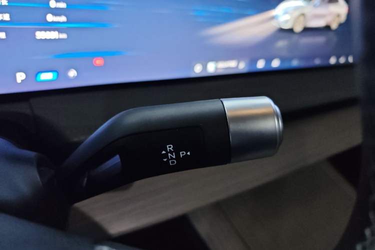 Used Geely Galaxy E8 2024 550 km Range Rear-Drive MAX Gear Lever