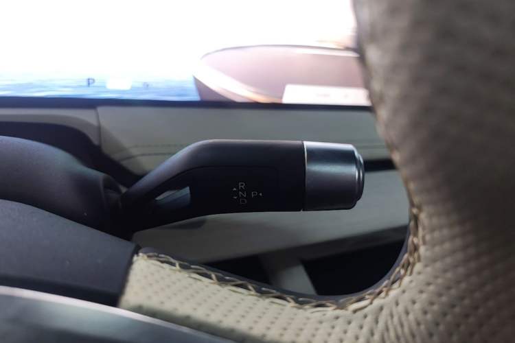 Used Geely Galaxy E8 2024 550 km Range Rear-Drive MAX Gear Lever
