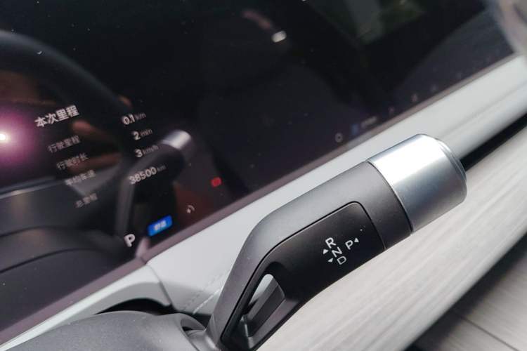 Used Geely Galaxy E8 2024 550 km Range Rear-Drive Dragon Edition Gear Lever
