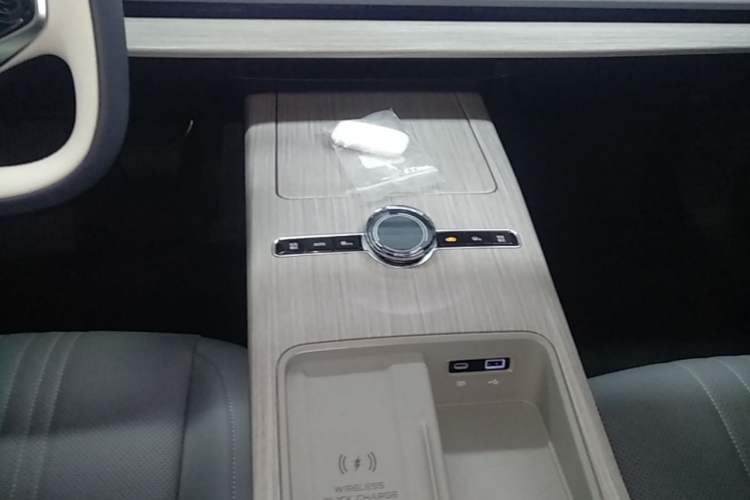 Used Geely Galaxy E8 2024 665 km Range Rear-Drive Starship Long-Range Version Gear Lever
