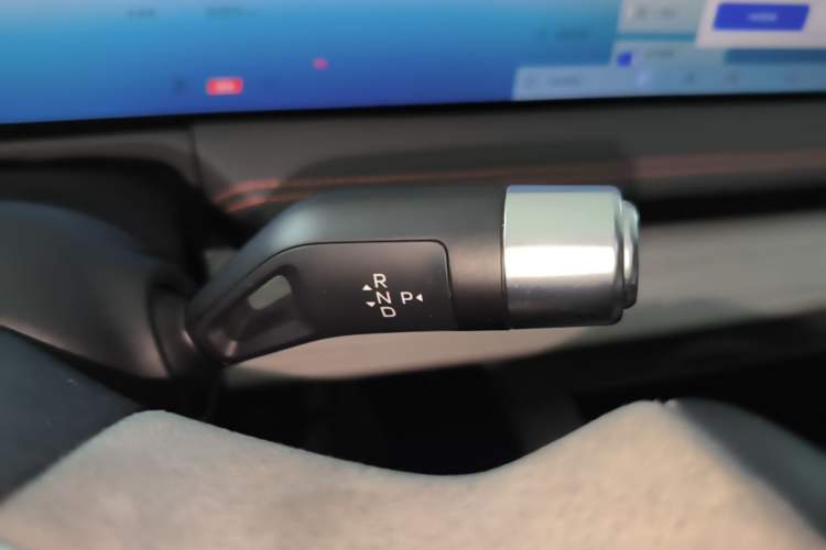Used Geely Galaxy E8 2024 620 km All-Wheel-Drive Dragon Edition Gear Lever