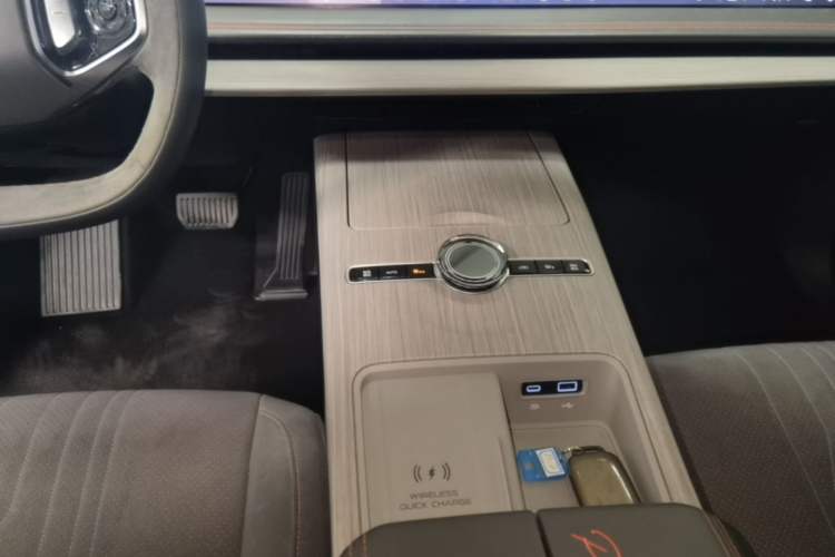 Used Geely Galaxy E8 2024 620 km All-Wheel-Drive Starship Performance Edition Gear Lever