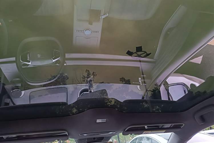 Used Geely Galaxy E8 2024 665 km Range Rear-Drive Starship Long-Range Version Headliner