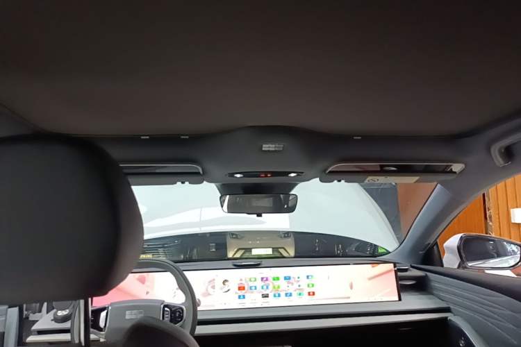 Used Geely Galaxy E8 2024 550 km Range Rear-Drive Dragon Edition Headliner