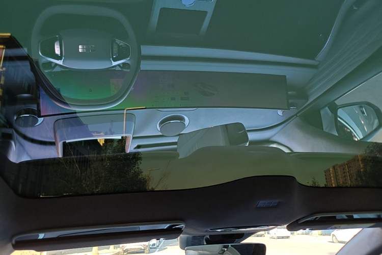 Used Geely Galaxy E8 2024 665 km Range Rear-Drive Starship Long-Range Version Headliner