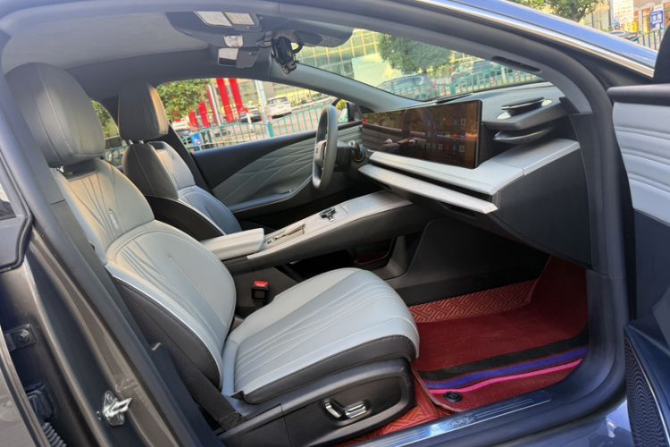 Used Geely Galaxy E8 2024 550 km Range Rear-Wheel-Drive PRO Interior 10