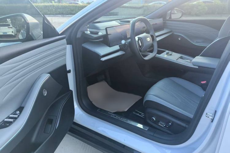 Used Geely Galaxy E8 2024 665 km Range Rear-Drive Starship Long-Range Version Interior 10