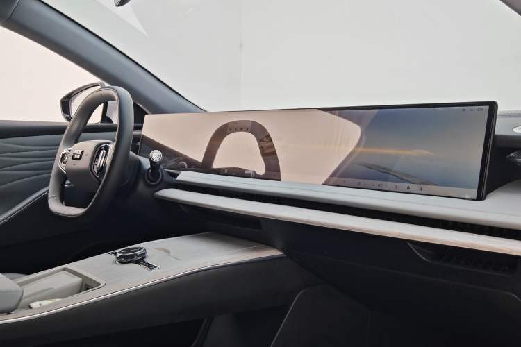 Used Geely Galaxy E8 2024 550 km Range Rear-Wheel-Drive PRO Interior 2