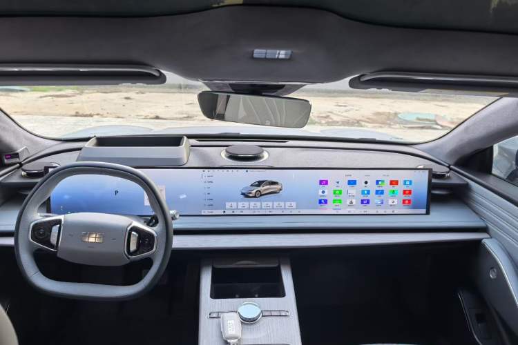 Used Geely Galaxy E8 2024 665 km Range Rear-Drive Starship Long-Range Version Interior 2