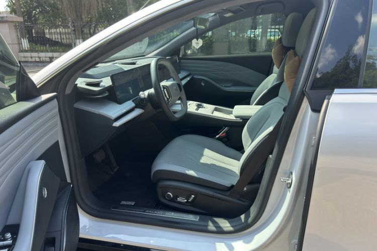 Used Geely Galaxy E8 2024 550 km Range Rear-Drive MAX Interior 3