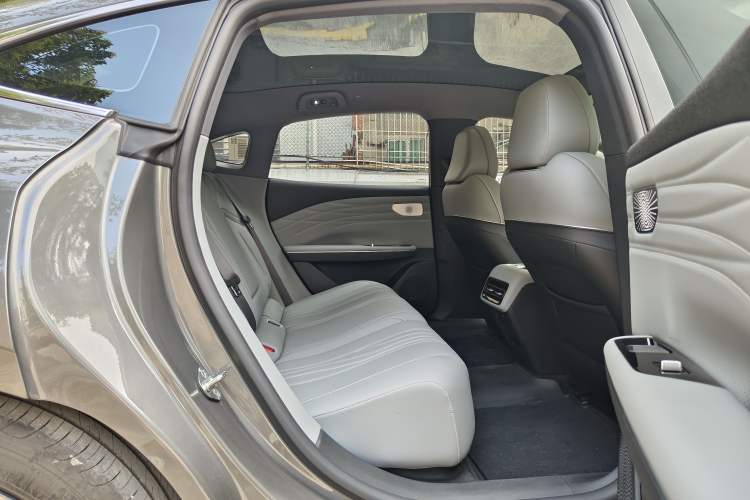 Used Geely Galaxy E8 2024 550 km Range Rear-Drive MAX Interior 3