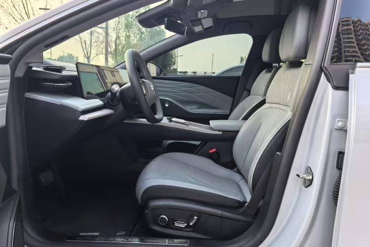 Used Geely Galaxy E8 2024 665 km Range Rear-Drive Starship Long-Range Version Interior 3