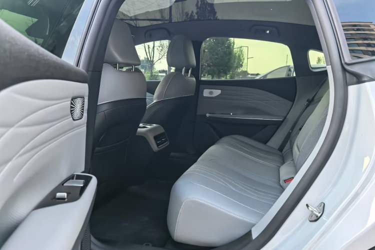 Used Geely Galaxy E8 2024 665 km Range Rear-Drive Starship Long-Range Version Interior 4