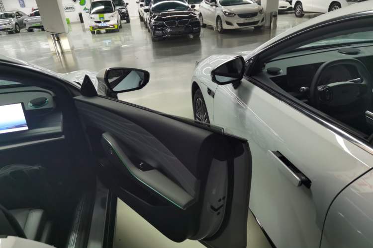 Used Geely Galaxy E8 2024 665 km Range Rear-Drive Starship Long-Range Version Interior 5