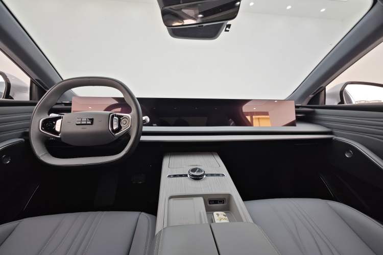 Used Geely Galaxy E8 2024 550 km Range Rear-Wheel-Drive PRO Interior 7