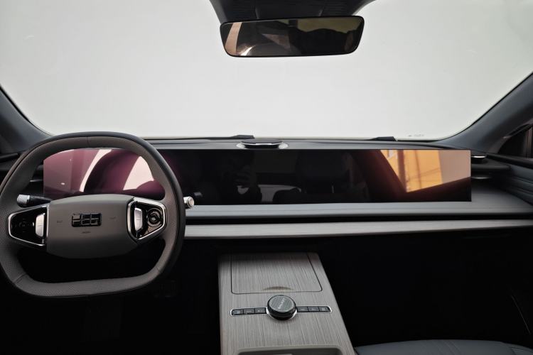 Used Geely Galaxy E8 2024 550 km Range Rear-Wheel-Drive PRO Interior 8