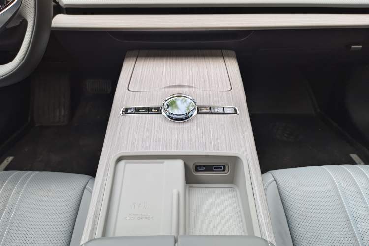 Used Geely Galaxy E8 2024 550 km Range Rear-Drive MAX Interior 9