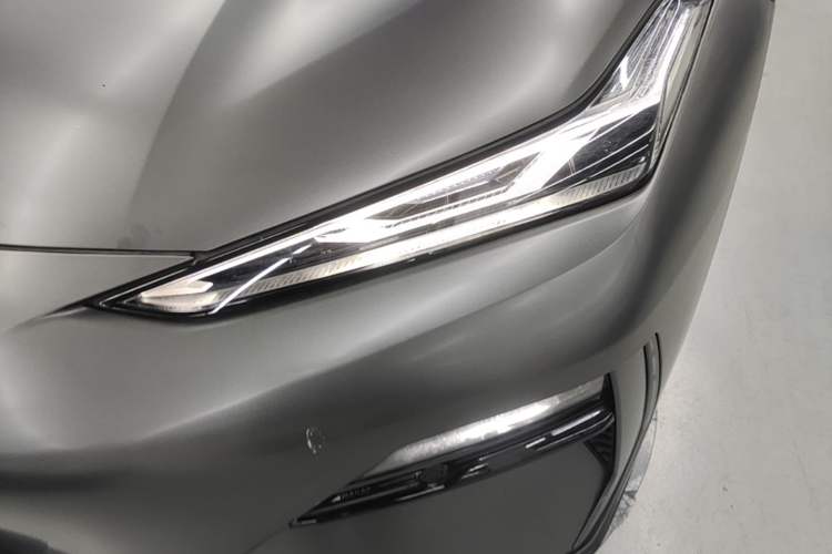 Used Geely Galaxy E8 2024 665 km Range Rear-Drive Starship Long-Range Version Left Front Headlight